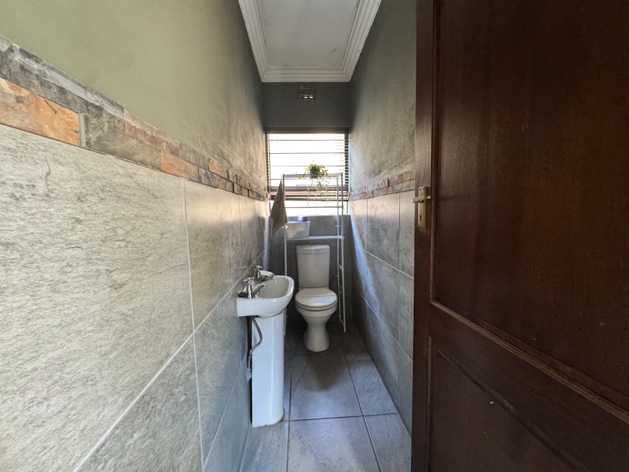 4 Bedroom Property for Sale in Wilkoppies North West